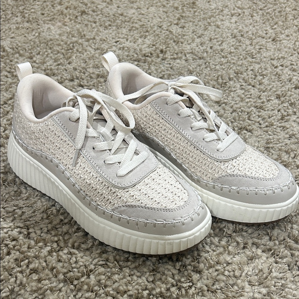 Dream Pairs Cream Textured Sneakers
